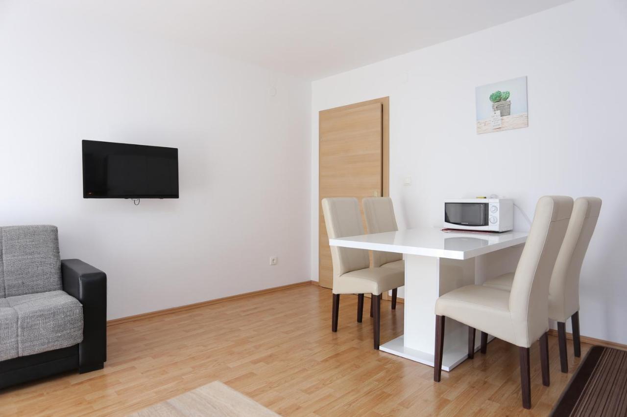 Apartments With A Parking Space Split - 11518 Exterior photo
